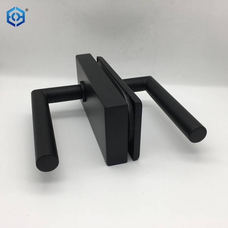 Primero mira la cerradura de la puerta de vidrio corredizo