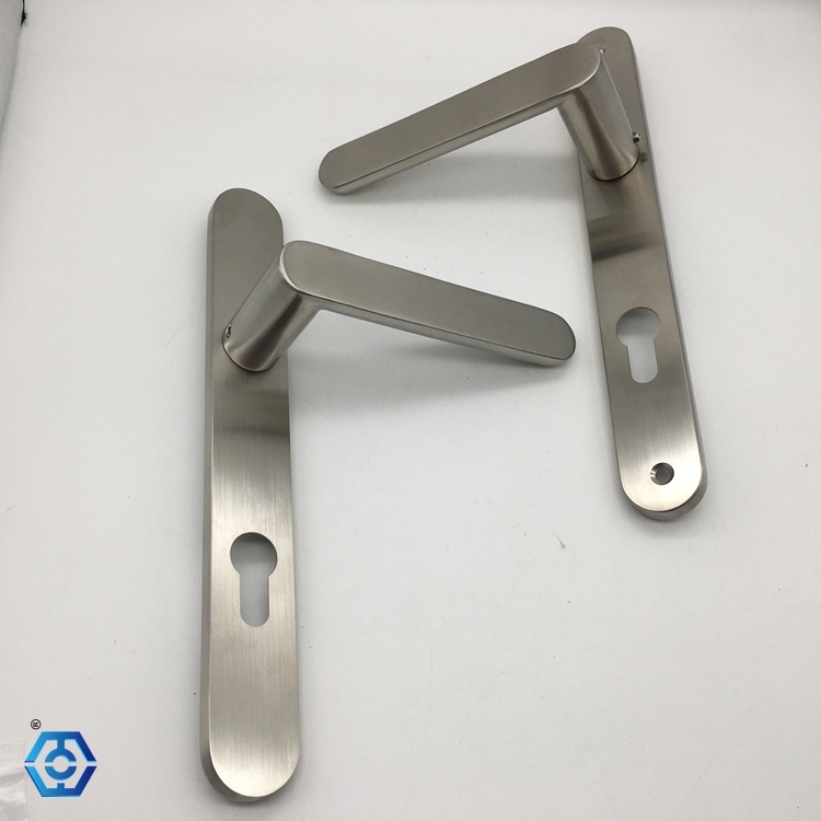 manijas de las puertas de estilo antiguo