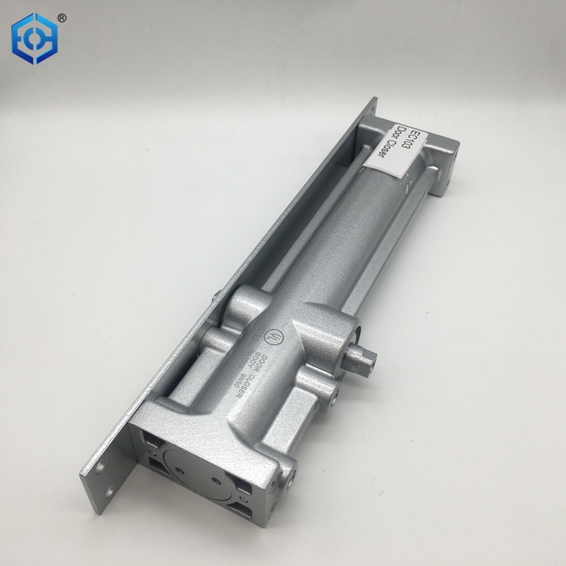 Puerta negra m&aacute;s cerca