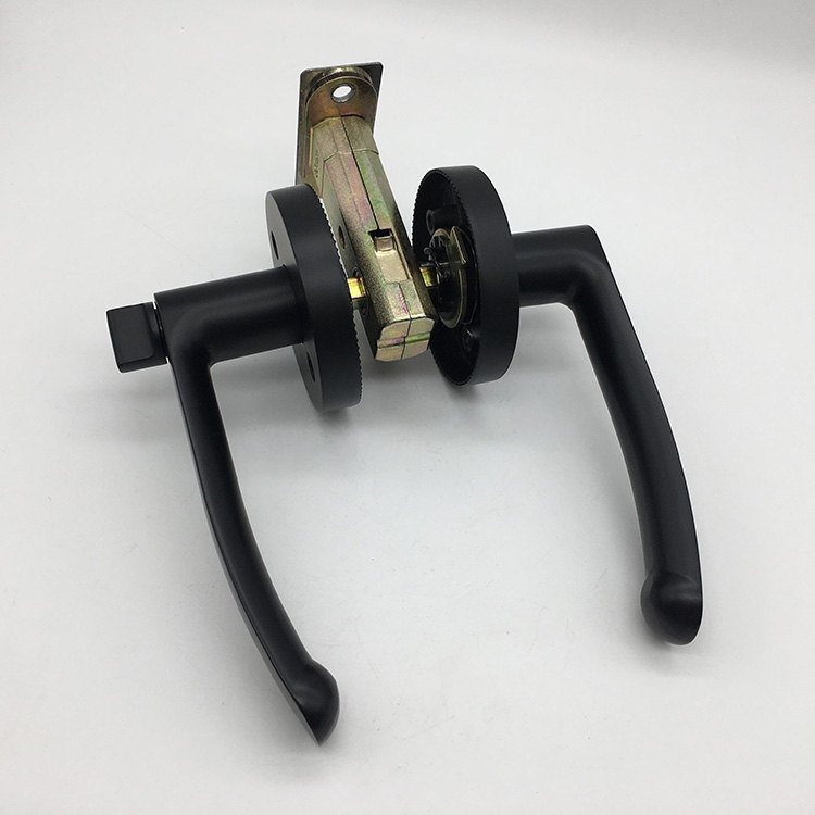 Palanca del teclado conectada con adornos de camelot y palanca de acento