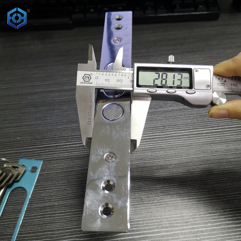 Cerradura de caj&oacute;n antigua de media mortaja