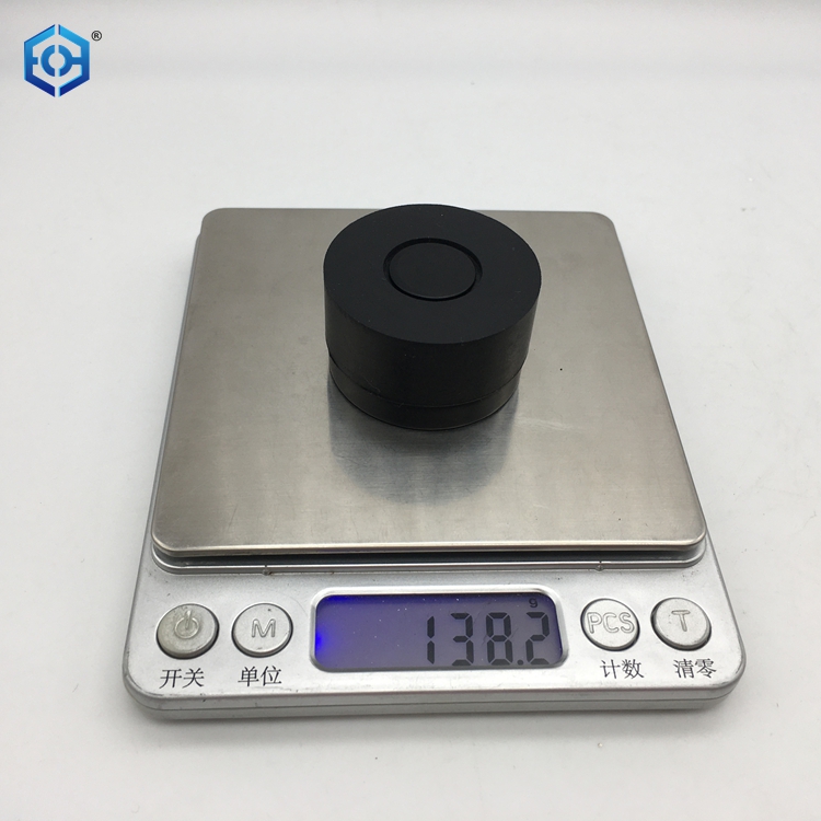 Tope de puertas negras