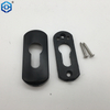 Localización de la puerta del patio deslizante negra con llave con gancho doble para la puerta del marco de aluminio
