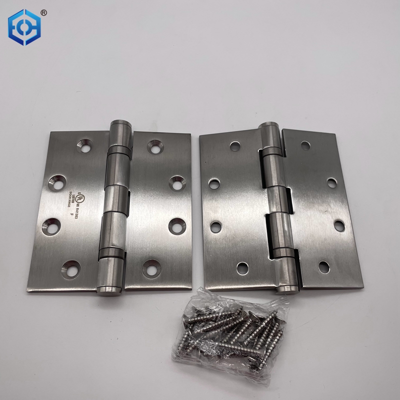 Bisagra de puertas de madera