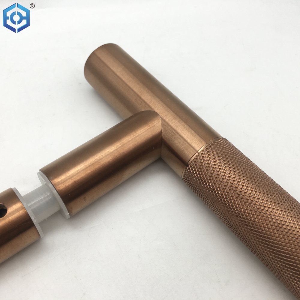 Manijas de tir&oacute;n de lat&oacute;n cepillado