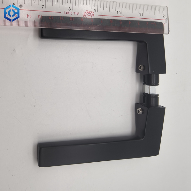 manija de puerta negra