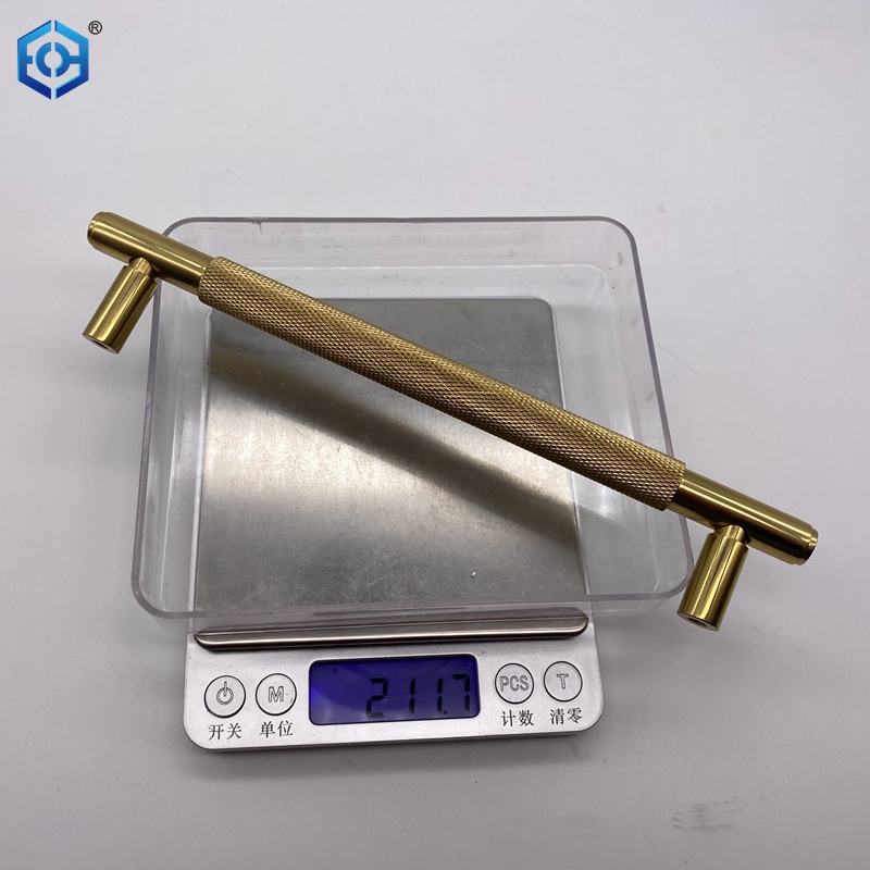 Manijas de armario de lat&oacute;n cepillado