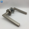  La belleza de las manijas de las puertas interiores de aleación de zinc, níquel satinado y geometría