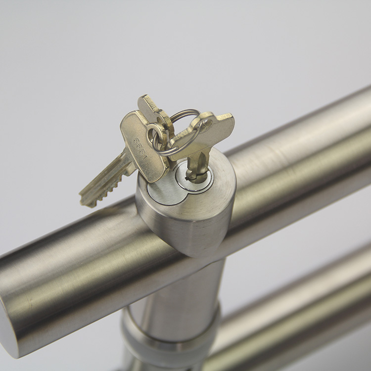 manija en la puerta de vidrio