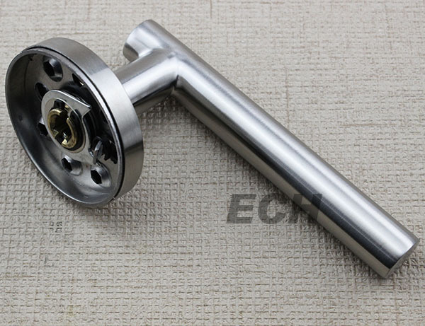 manija de la puerta del tubo con cerradura